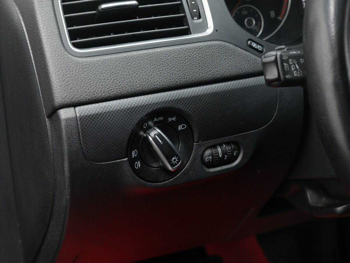 Volkswagen Jetta б/у, 2013, Механическая. Фото: #15