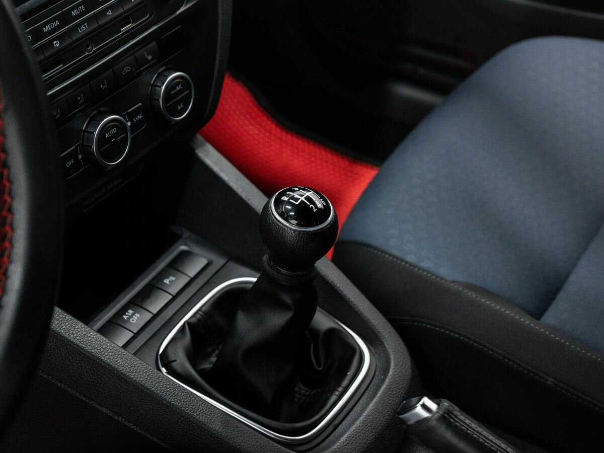 Volkswagen Jetta б/у, 2013, Механическая. Фото: #16