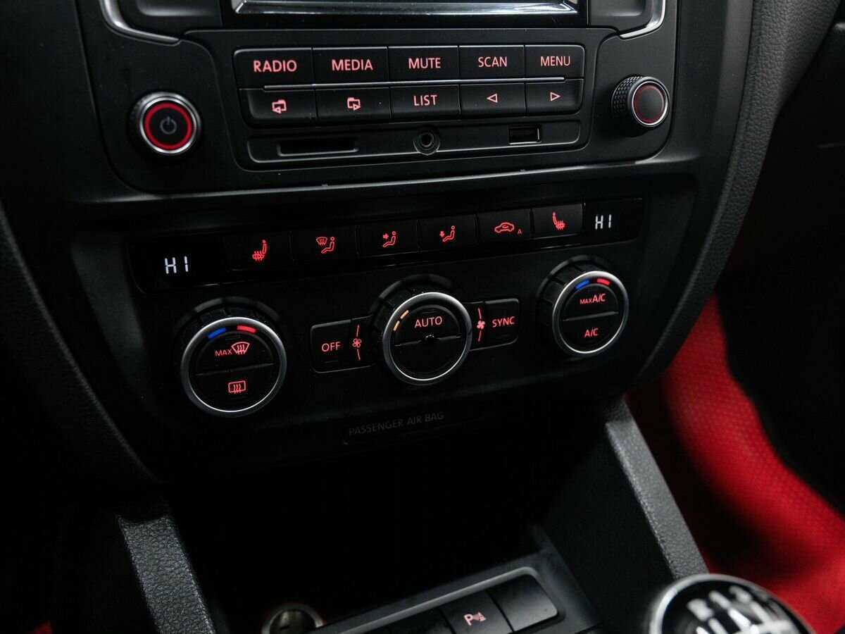 Volkswagen Jetta б/у, 2013, Механическая. Фото: #17
