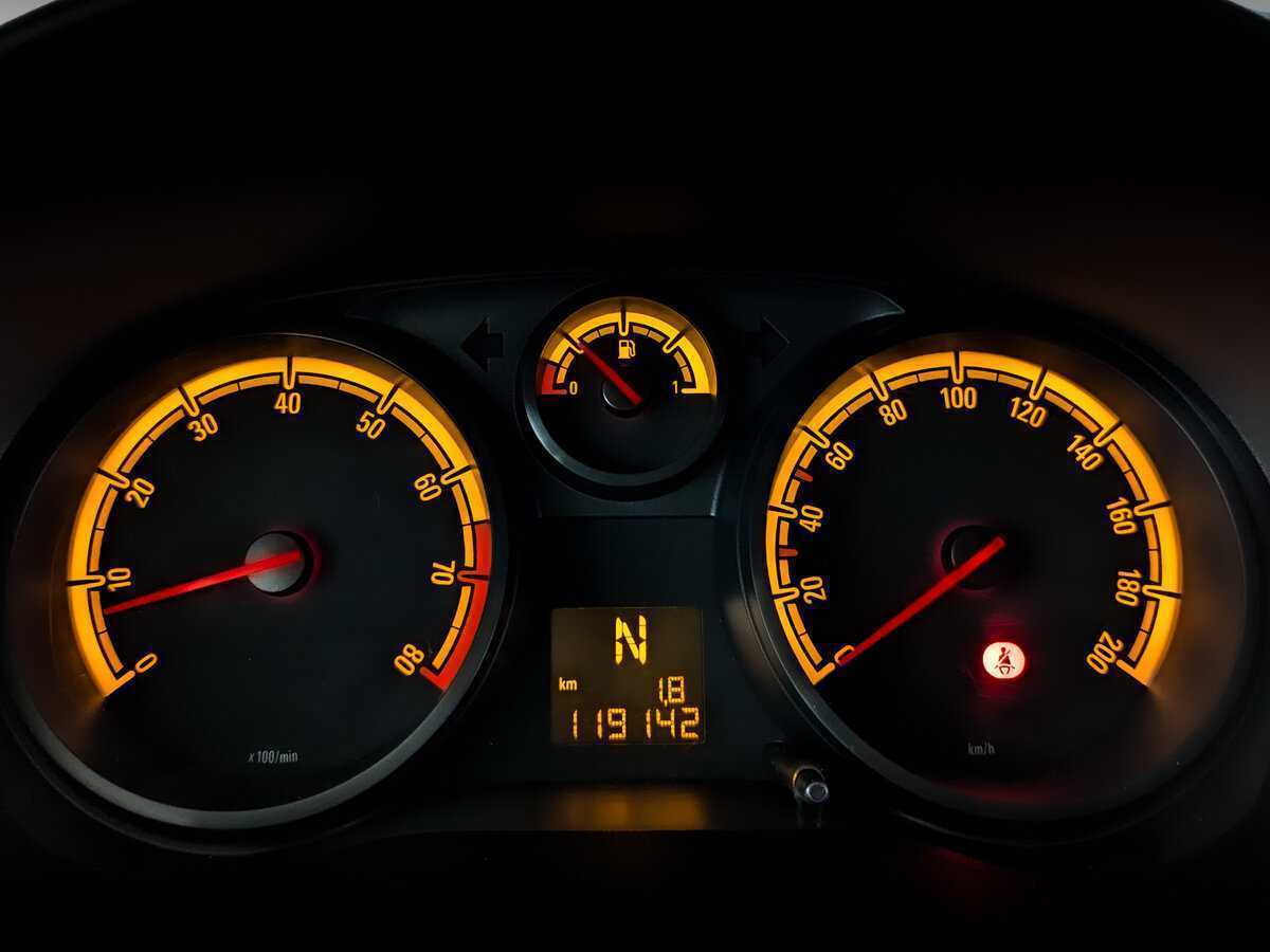 Опель Корса б/у, 2013, Роботизированная. Фото: #12