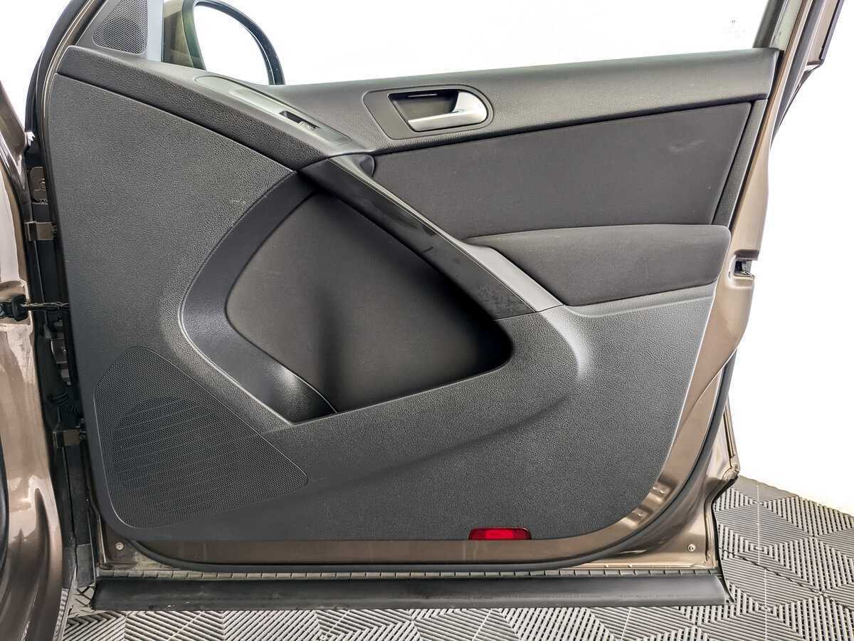 Volkswagen Tiguan б/у, 2016, Механическая. Фото: #23