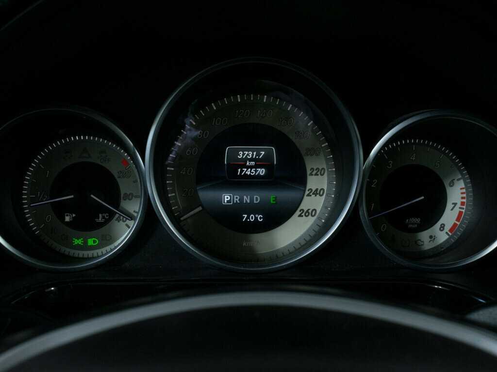 Мерседес-Бенц Е-Класс б/у, 2013, Автоматическая. Фото: #12