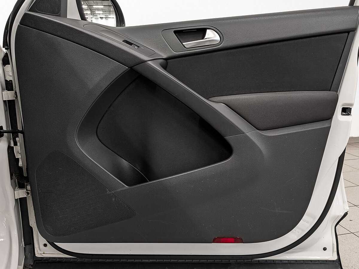 Volkswagen Tiguan б/у, 2013, Автоматическая. Фото: #22