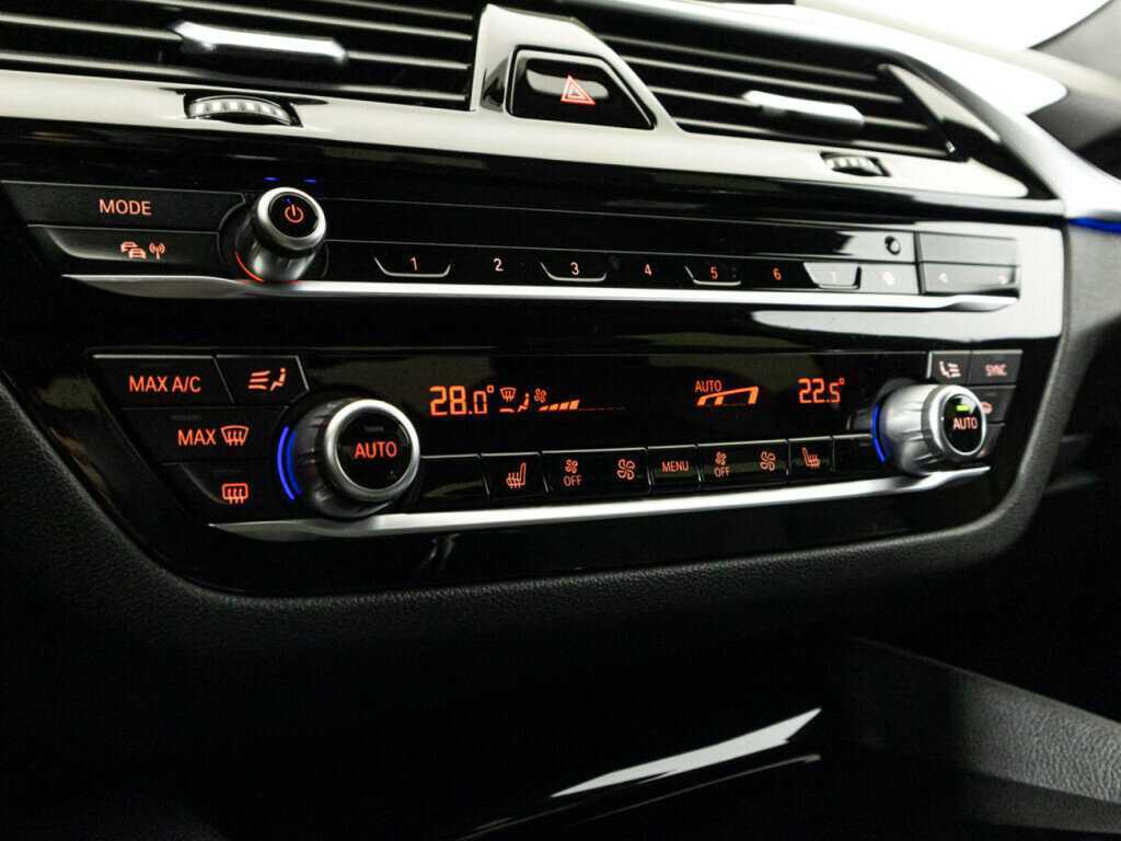 БМВ 5 серии б/у, 2017, Автоматическая. Фото: #18