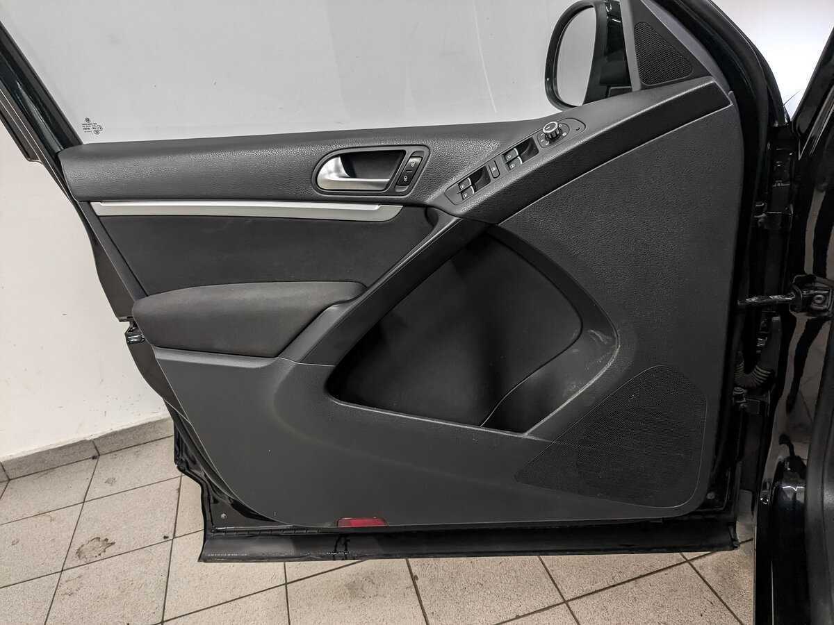 Volkswagen Tiguan б/у, 2015, Автоматическая. Фото: #18