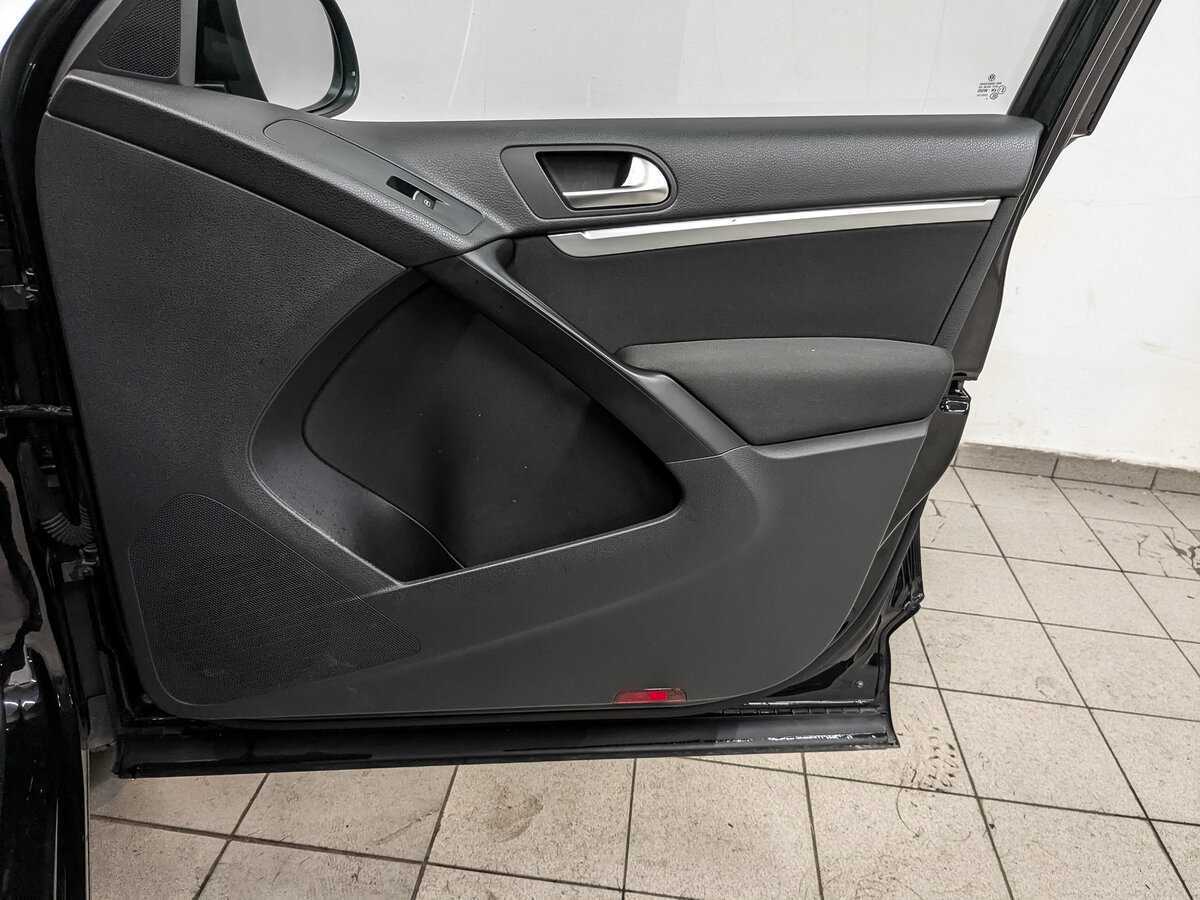 Volkswagen Tiguan б/у, 2015, Автоматическая. Фото: #23