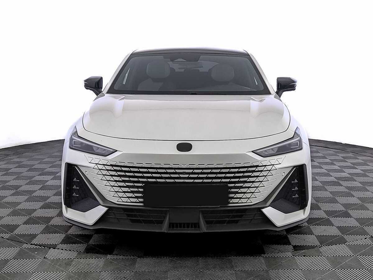 Чанган УНИ-В б/у, 2023, Роботизированная. Фото: #1