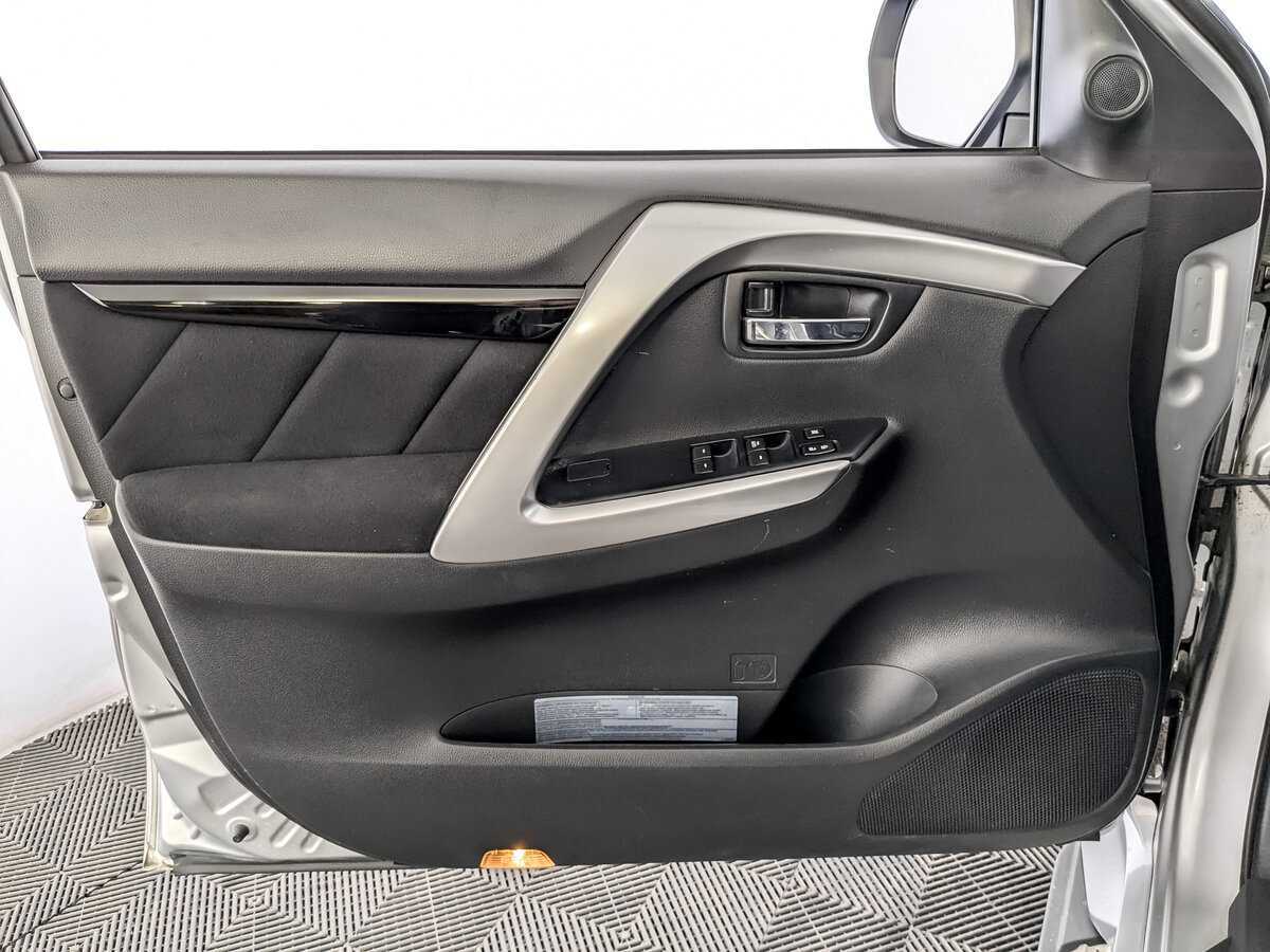 Митсубиши Паджеро Спорт б/у, 2018, Автоматическая. Фото: #18