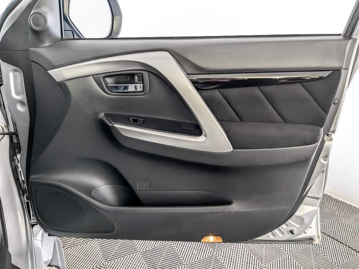 Митсубиши Паджеро Спорт б/у, 2018, Автоматическая. Фото: #23