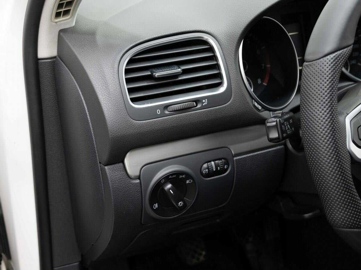 Volkswagen Golf б/у, 2012, Механическая. Фото: #20