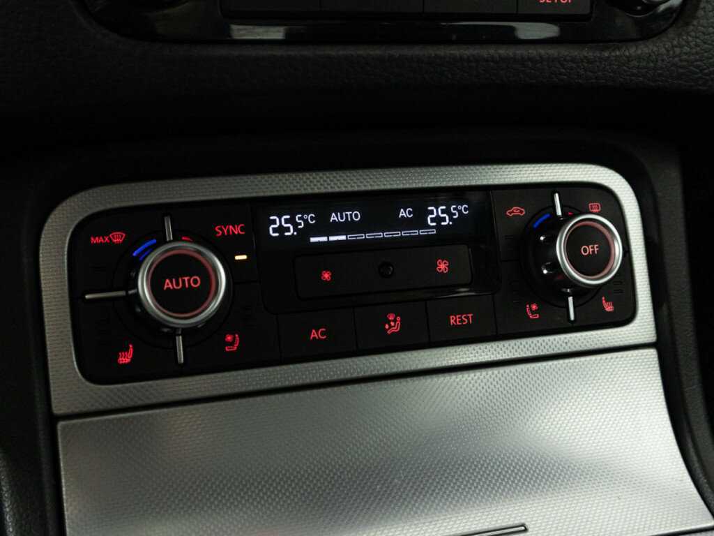 Volkswagen Touareg б/у, 2012, Автоматическая. Фото: #16