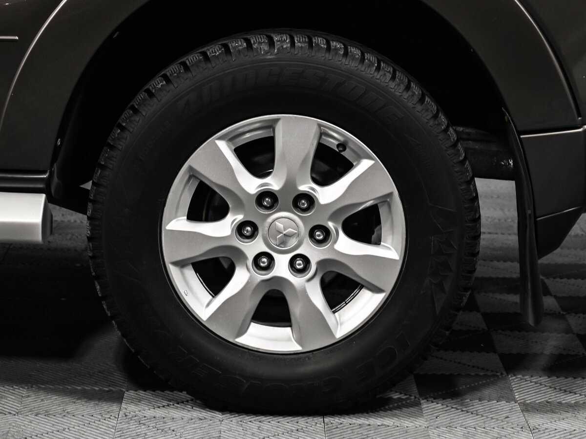 Митсубиши Паджеро б/у, 2015, Автоматическая. Фото: #16