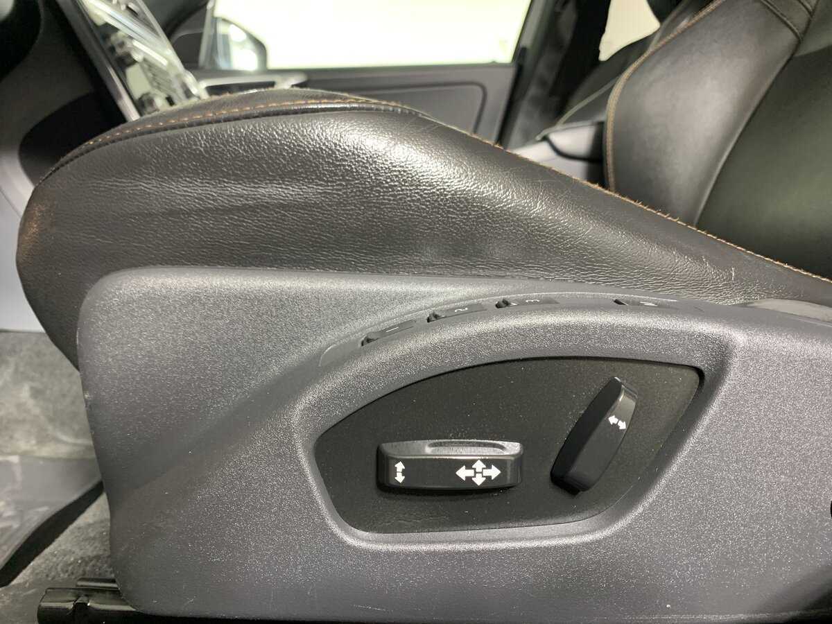 Вольво ИксЦ60 б/у, 2016, Автоматическая. Фото: #16