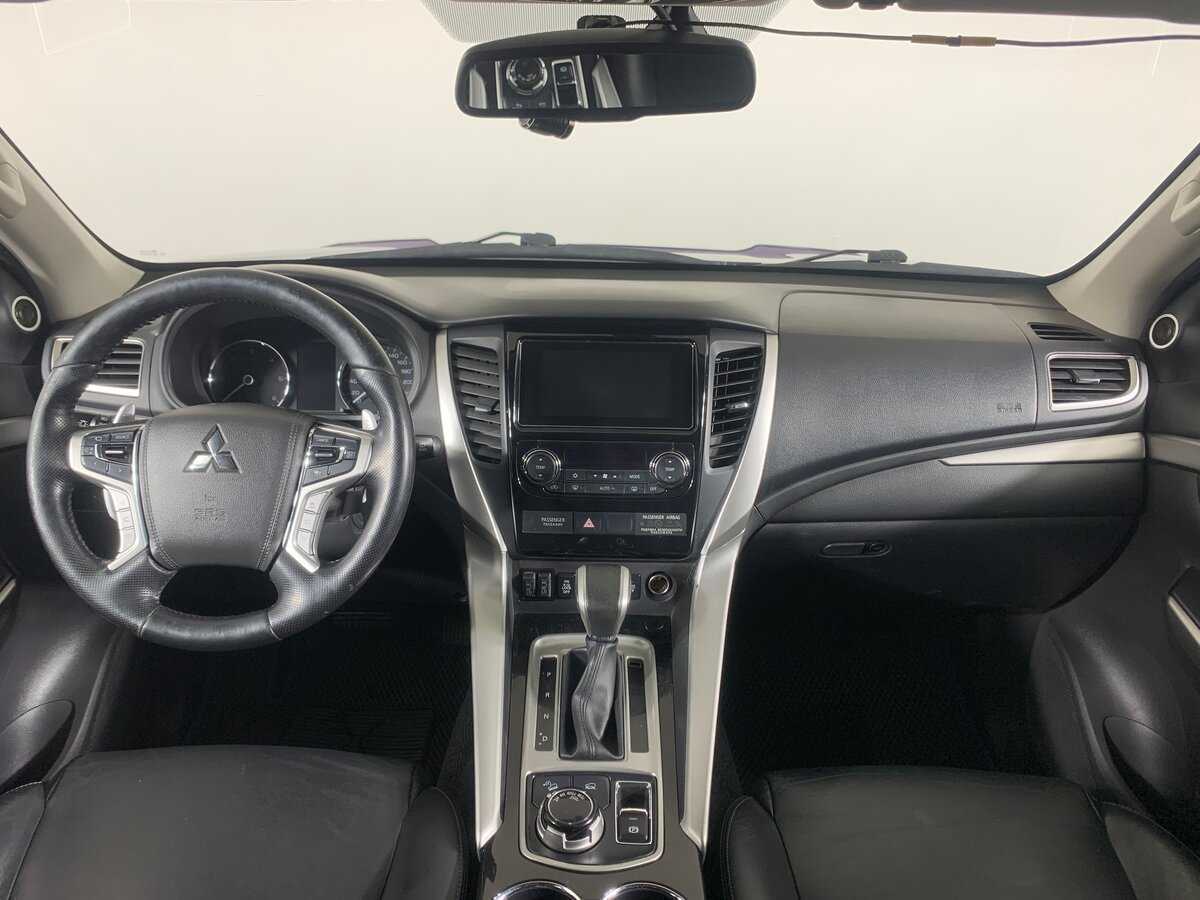 Митсубиши Паджеро Спорт б/у, 2017, Автоматическая. Фото: #12