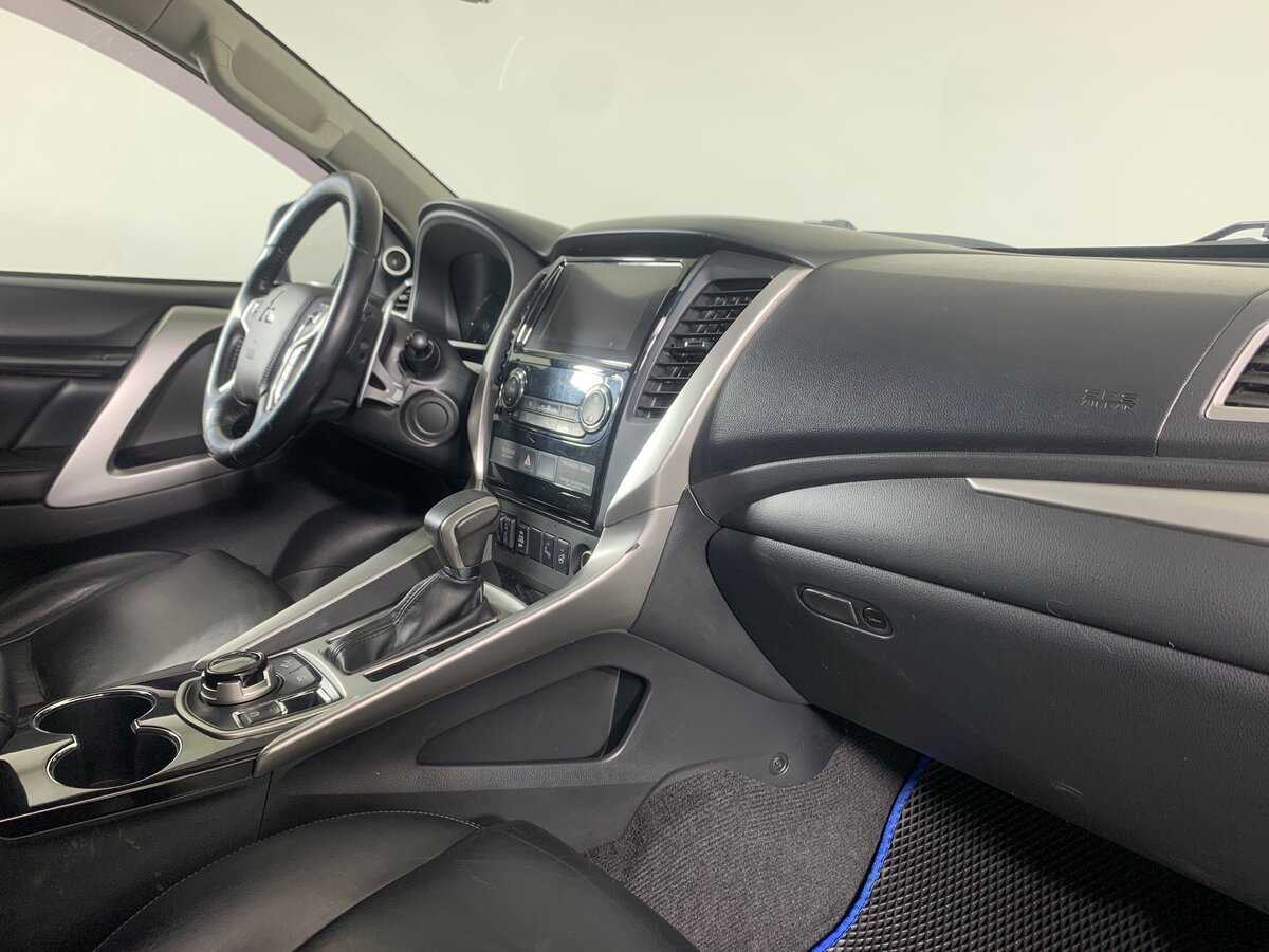 Митсубиши Паджеро Спорт б/у, 2017, Автоматическая. Фото: #13