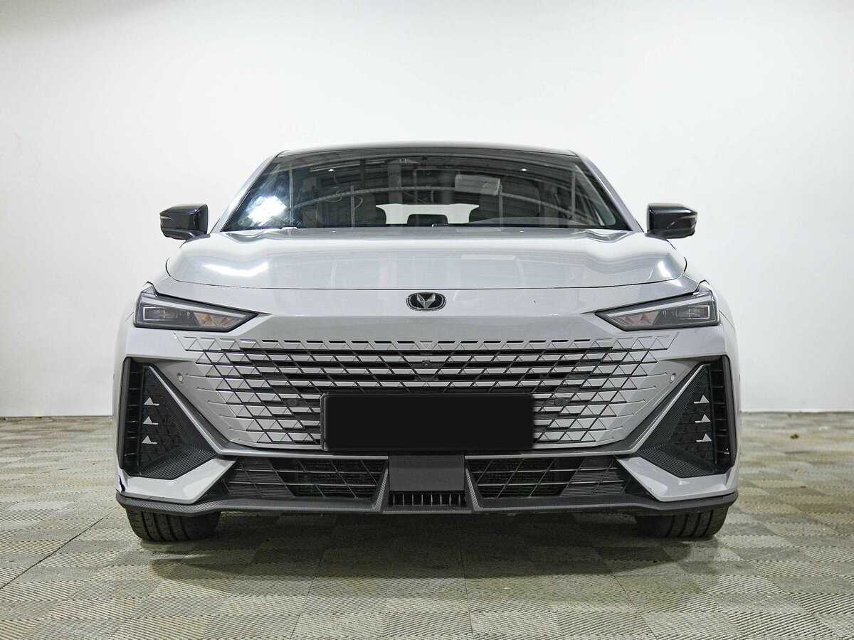 Чанган УНИ-В б/у, 2023, Роботизированная. Фото: #1