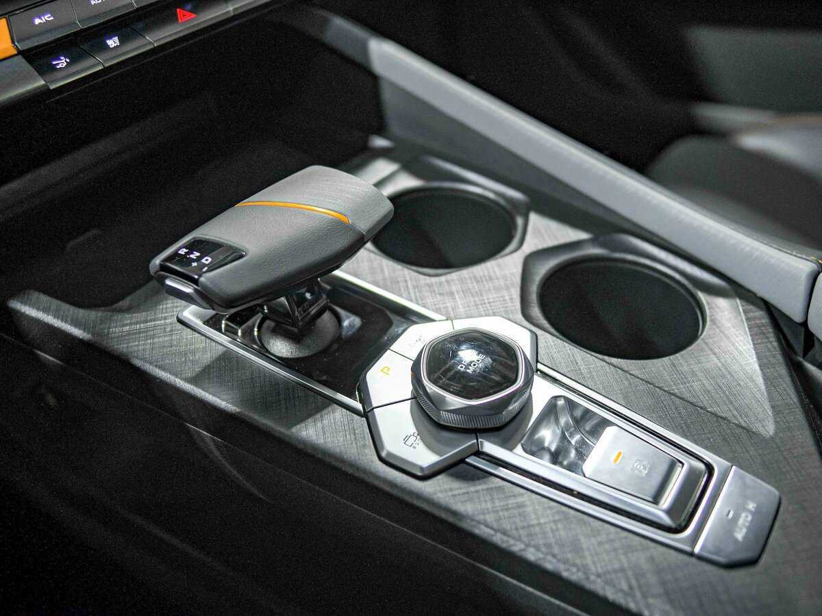 Чанган УНИ-В б/у, 2023, Роботизированная. Фото: #14