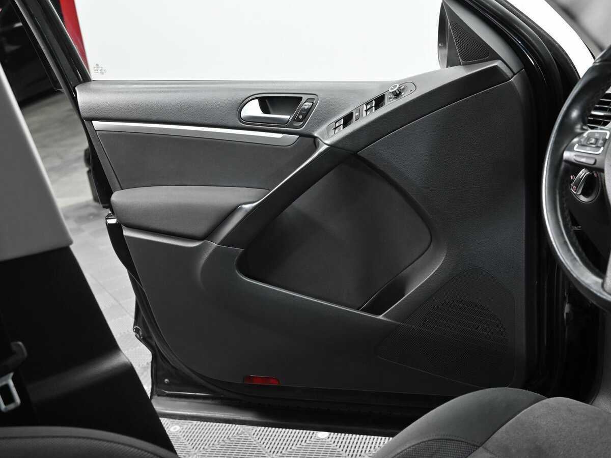 Volkswagen Tiguan б/у, 2013, Роботизированная. Фото: #6