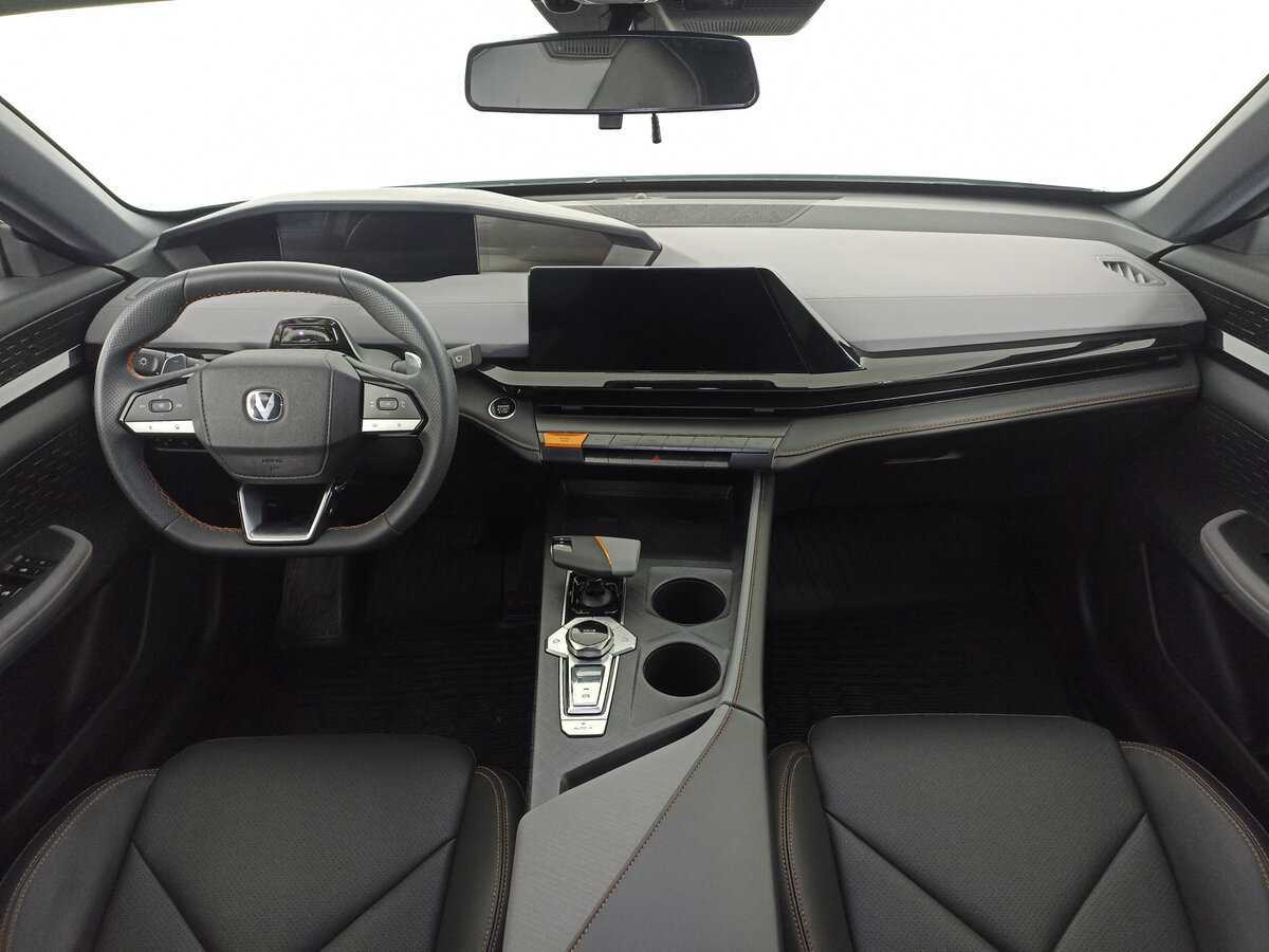 Чанган УНИ-В б/у, 2023, Роботизированная. Фото: #12