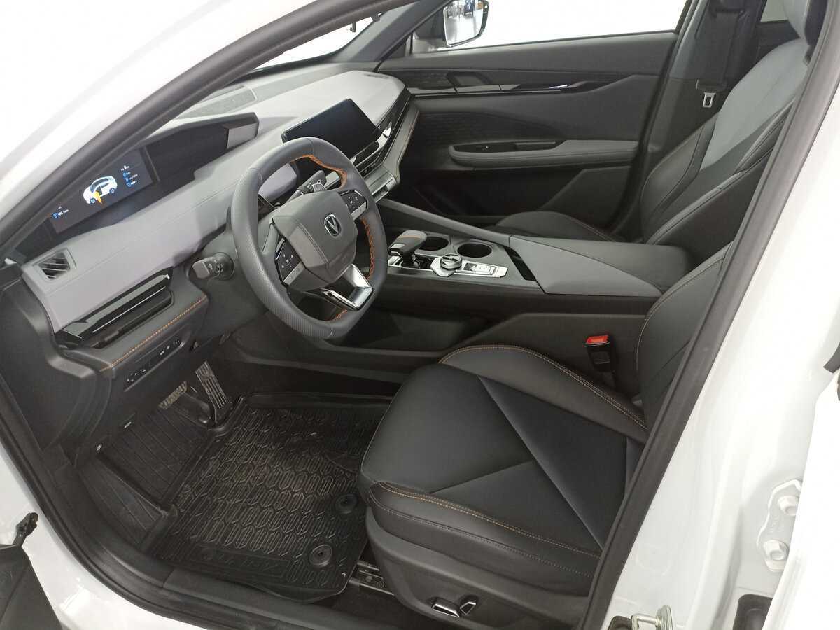 Чанган УНИ-В б/у, 2023, Роботизированная. Фото: #14