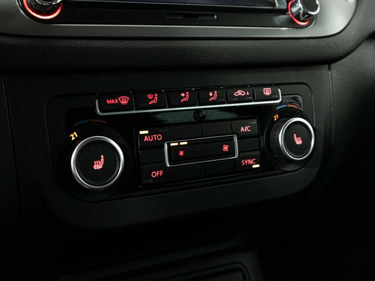 Volkswagen Tiguan б/у, 2015, Автоматическая. Фото: #15