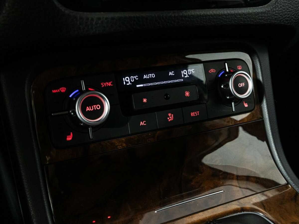 Volkswagen Touareg б/у, 2012, Автоматическая. Фото: #12