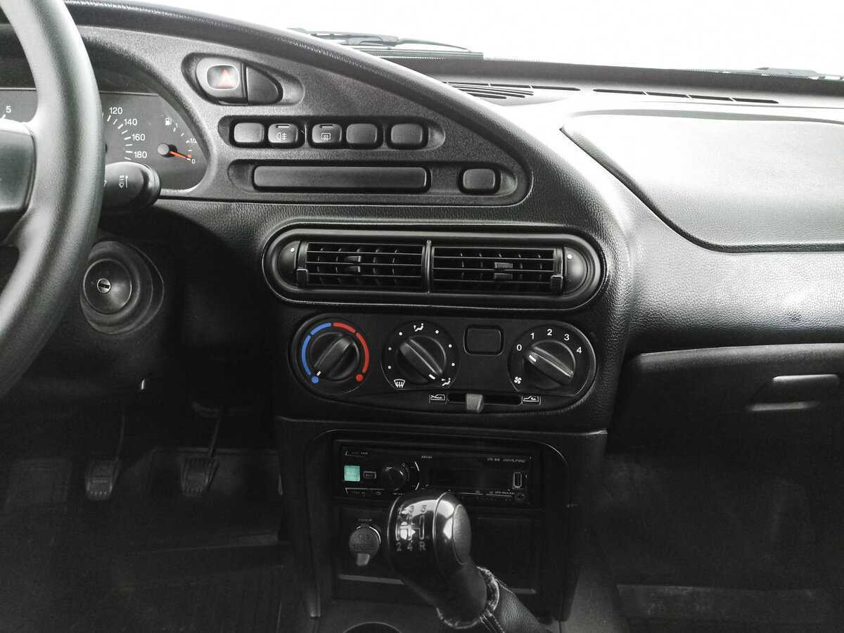 Chevrolet Niva б/у, 2016, Механическая. Фото: #12