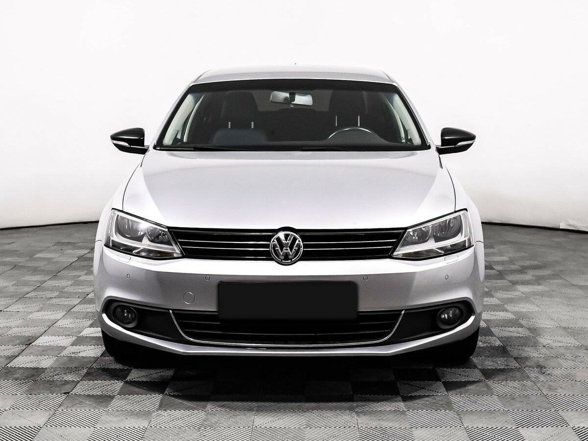 Volkswagen Jetta б/у, 2013, Автоматическая. Фото: #1