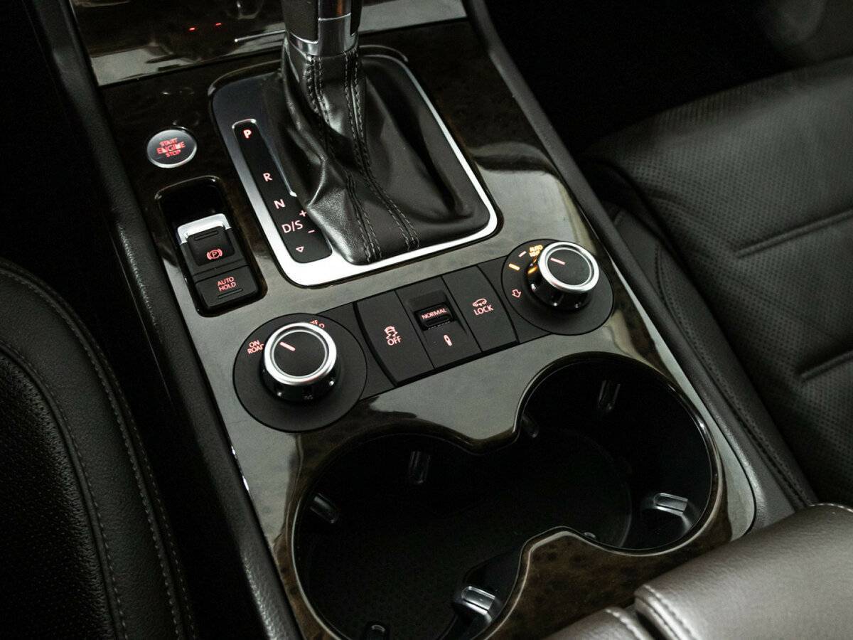 Volkswagen Touareg б/у, 2013, Автоматическая. Фото: #20