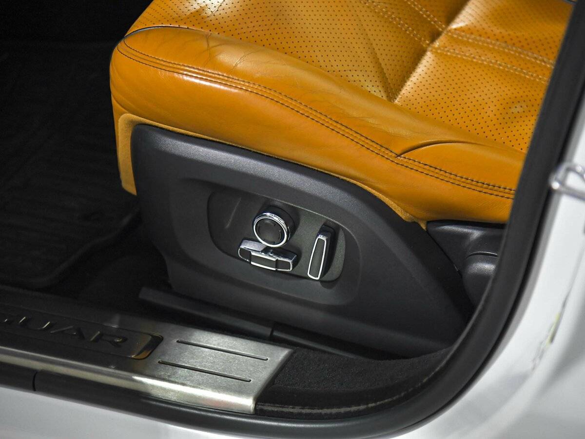 Jaguar XJ б/у, 2016, Автоматическая. Фото: #15