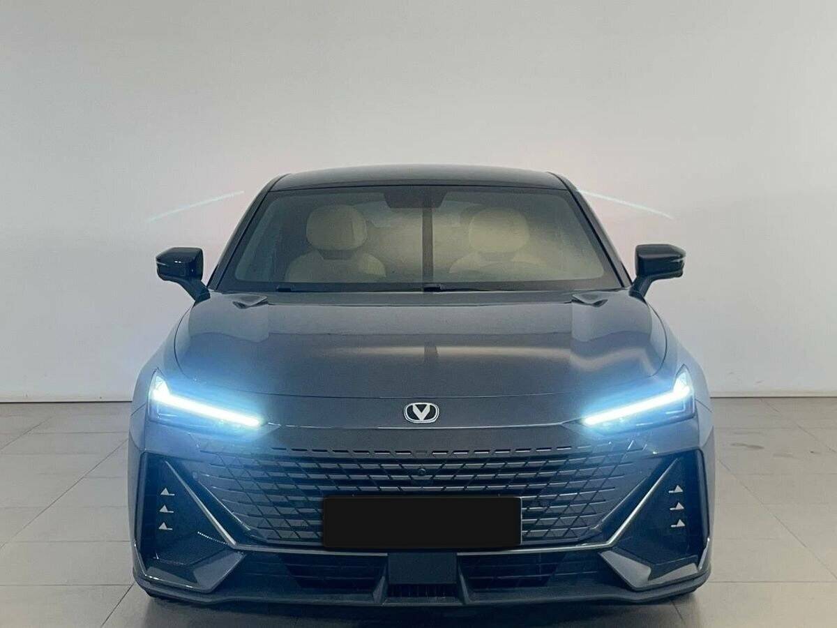 Чанган УНИ-В б/у, 2023, Роботизированная. Фото: #1