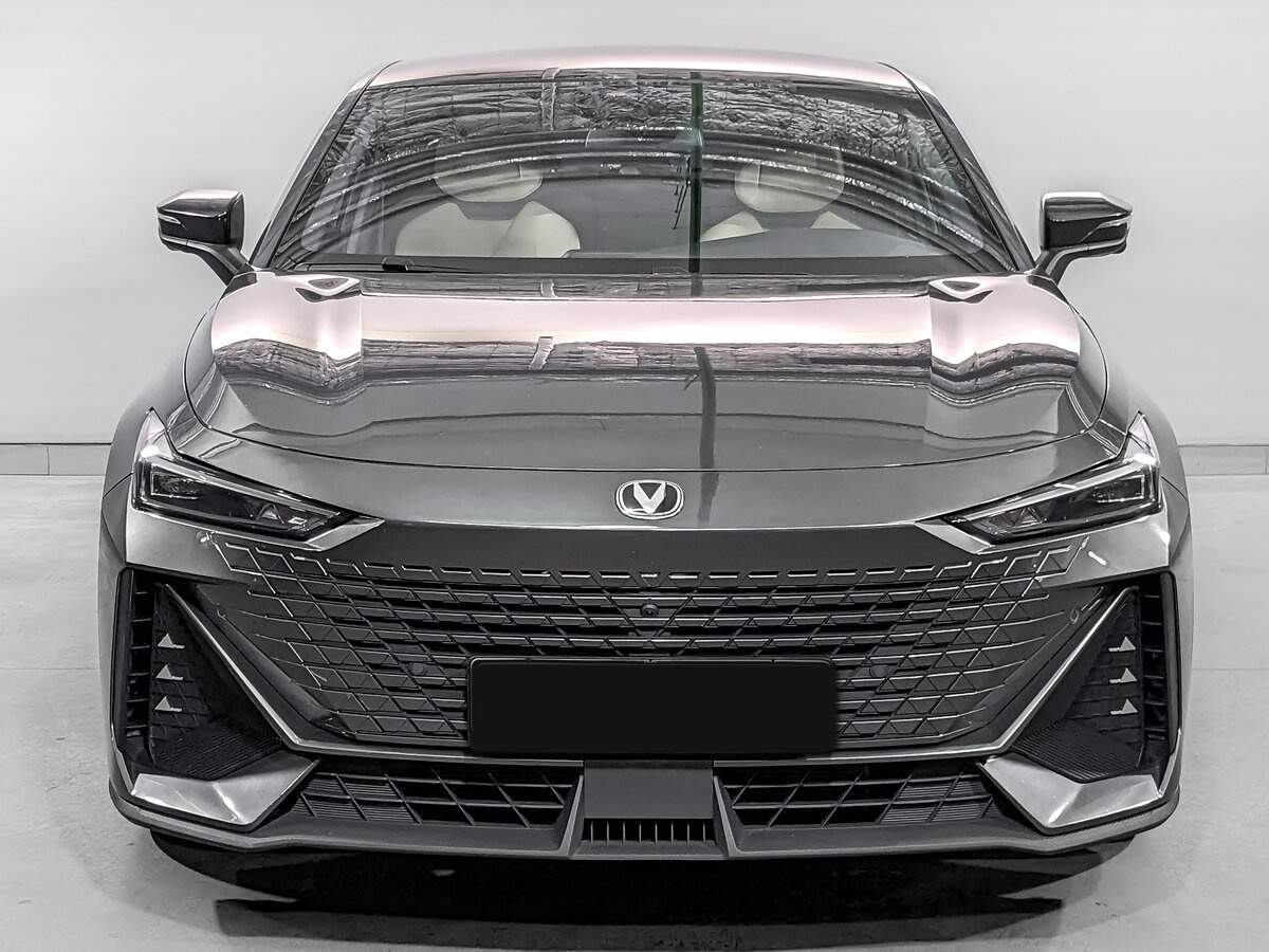 Чанган УНИ-В б/у, 2023, Роботизированная. Фото: #1