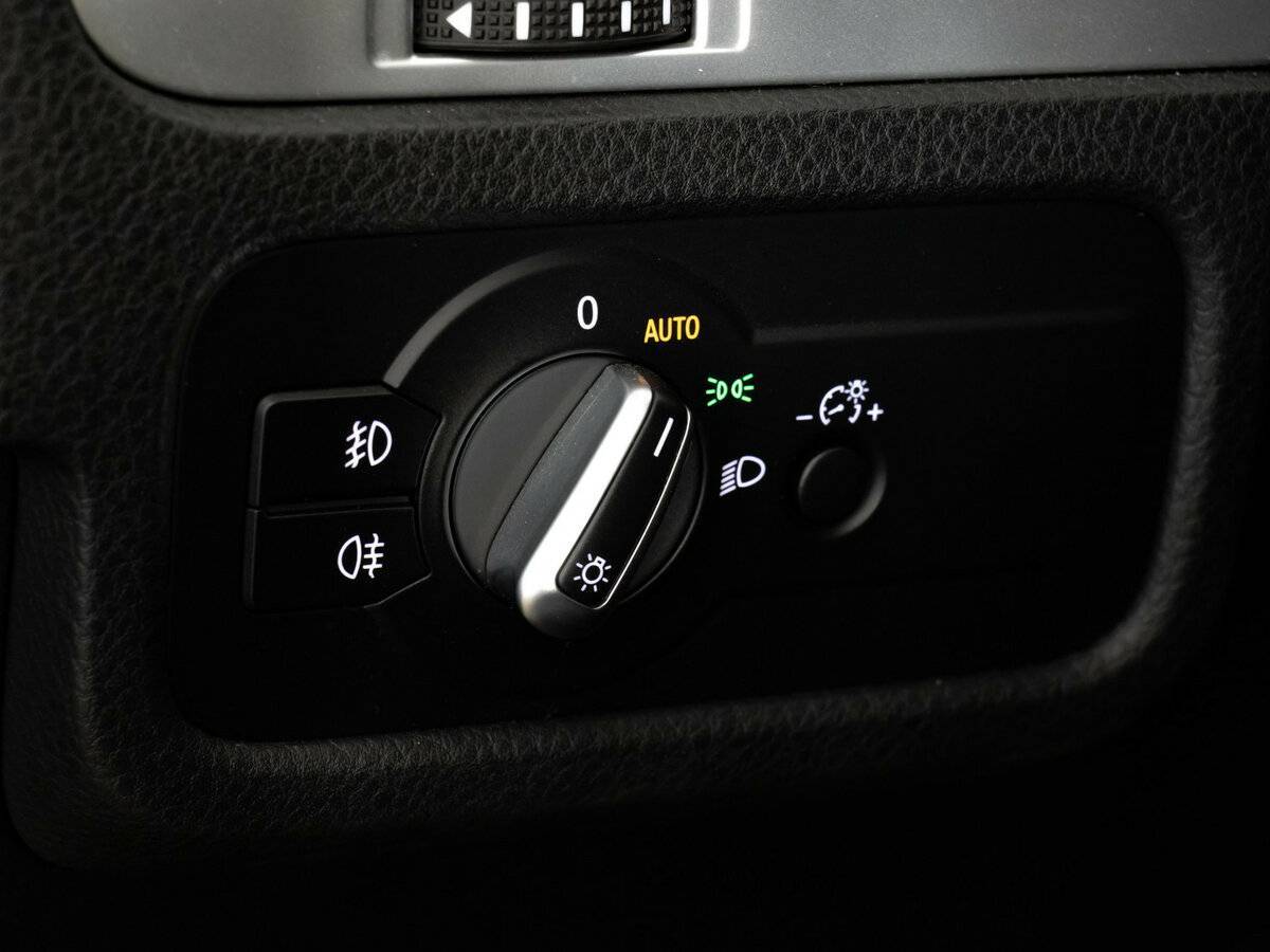 Volkswagen Touareg б/у, 2015, Автоматическая. Фото: #21