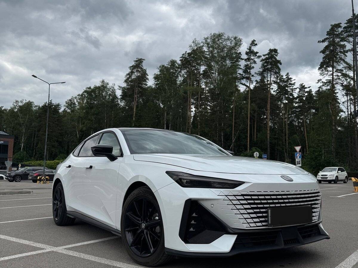 Чанган УНИ-В б/у, 2023, Роботизированная. Фото: #1