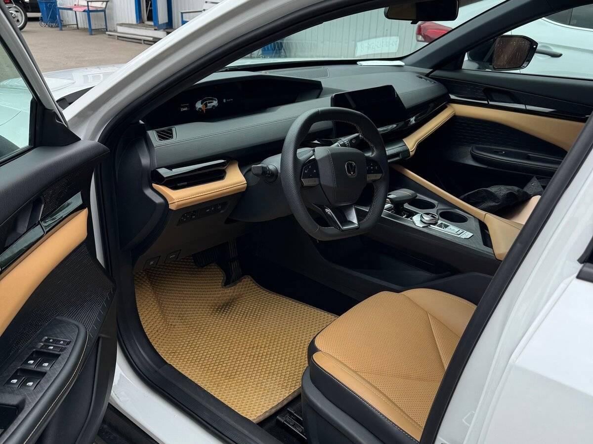 Чанган УНИ-В б/у, 2023, Роботизированная. Фото: #12