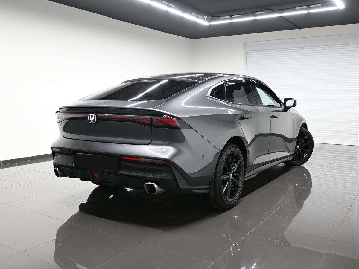 Чанган УНИ-В б/у, 2023, Роботизированная. Фото: #1