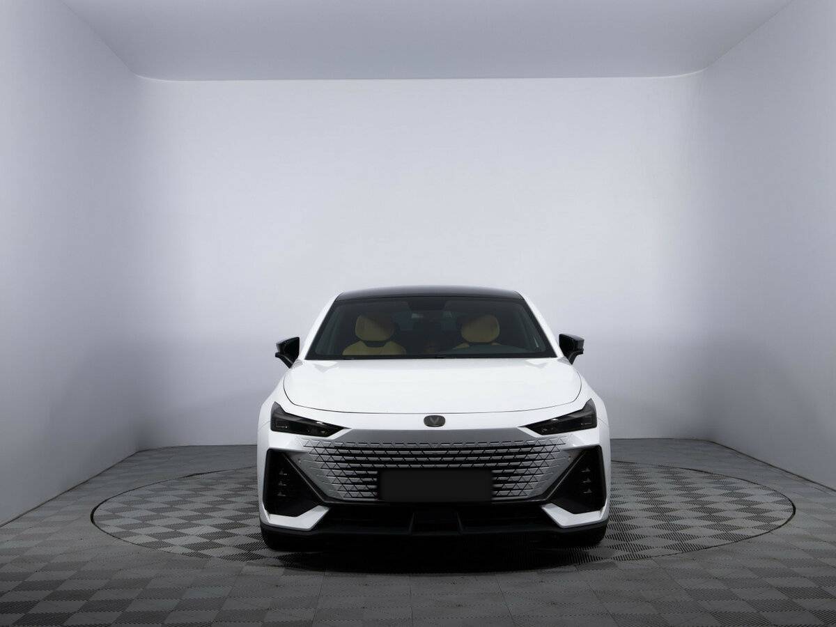 Чанган УНИ-В б/у, 2023, Роботизированная. Фото: #1