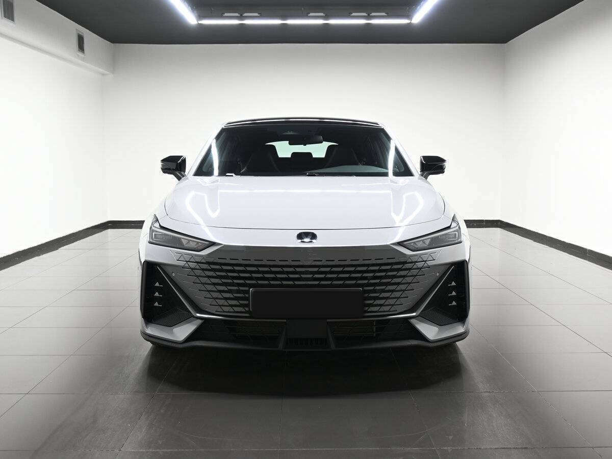 Чанган УНИ-В б/у, 2023, Роботизированная. Фото: #2