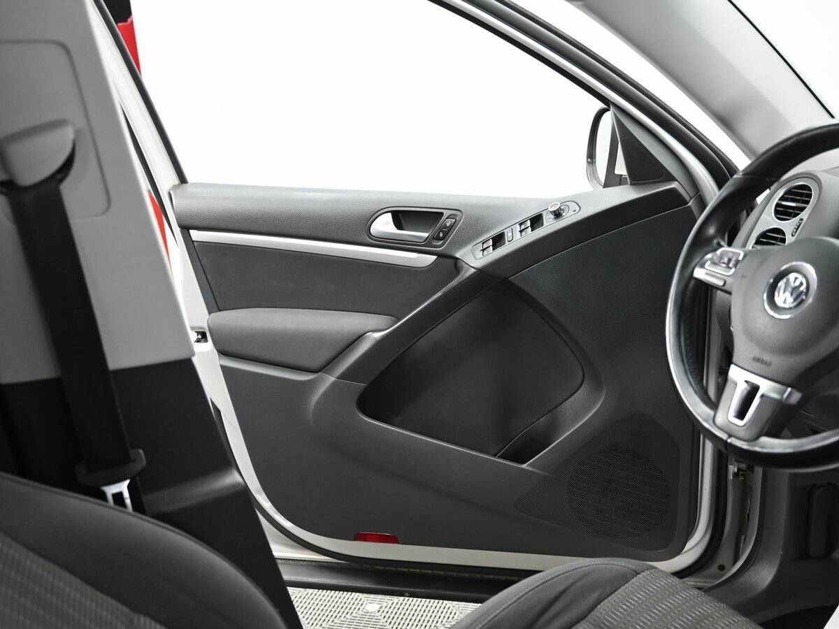 Volkswagen Tiguan б/у, 2012, Автоматическая. Фото: #4