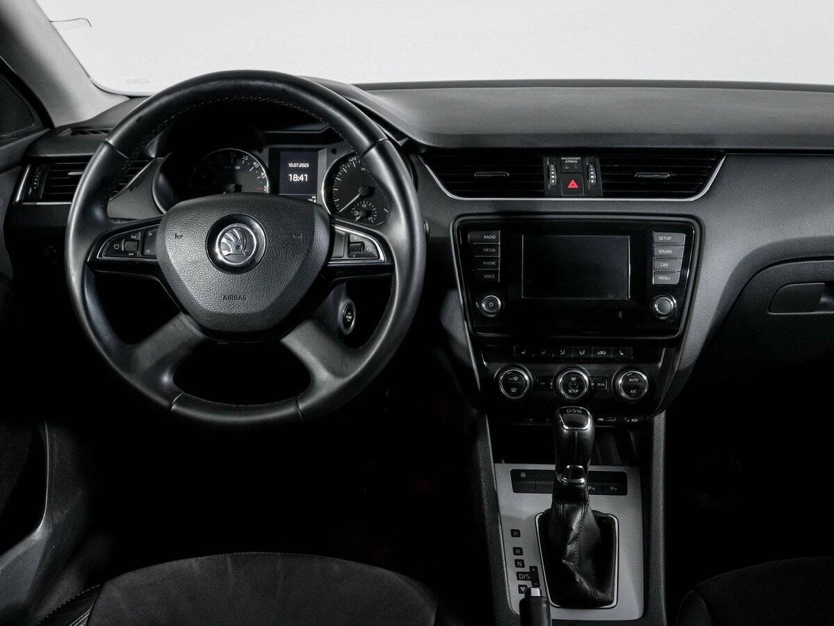 Шкода Октавия б/у, 2015, Роботизированная. Фото: #11