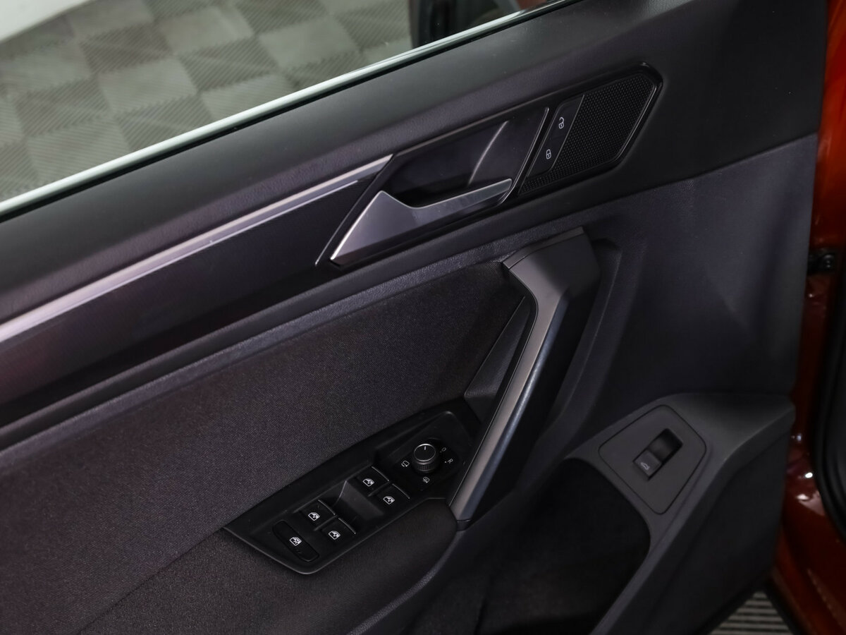 Volkswagen Tiguan б/у, 2017, Роботизированная. Фото: #11