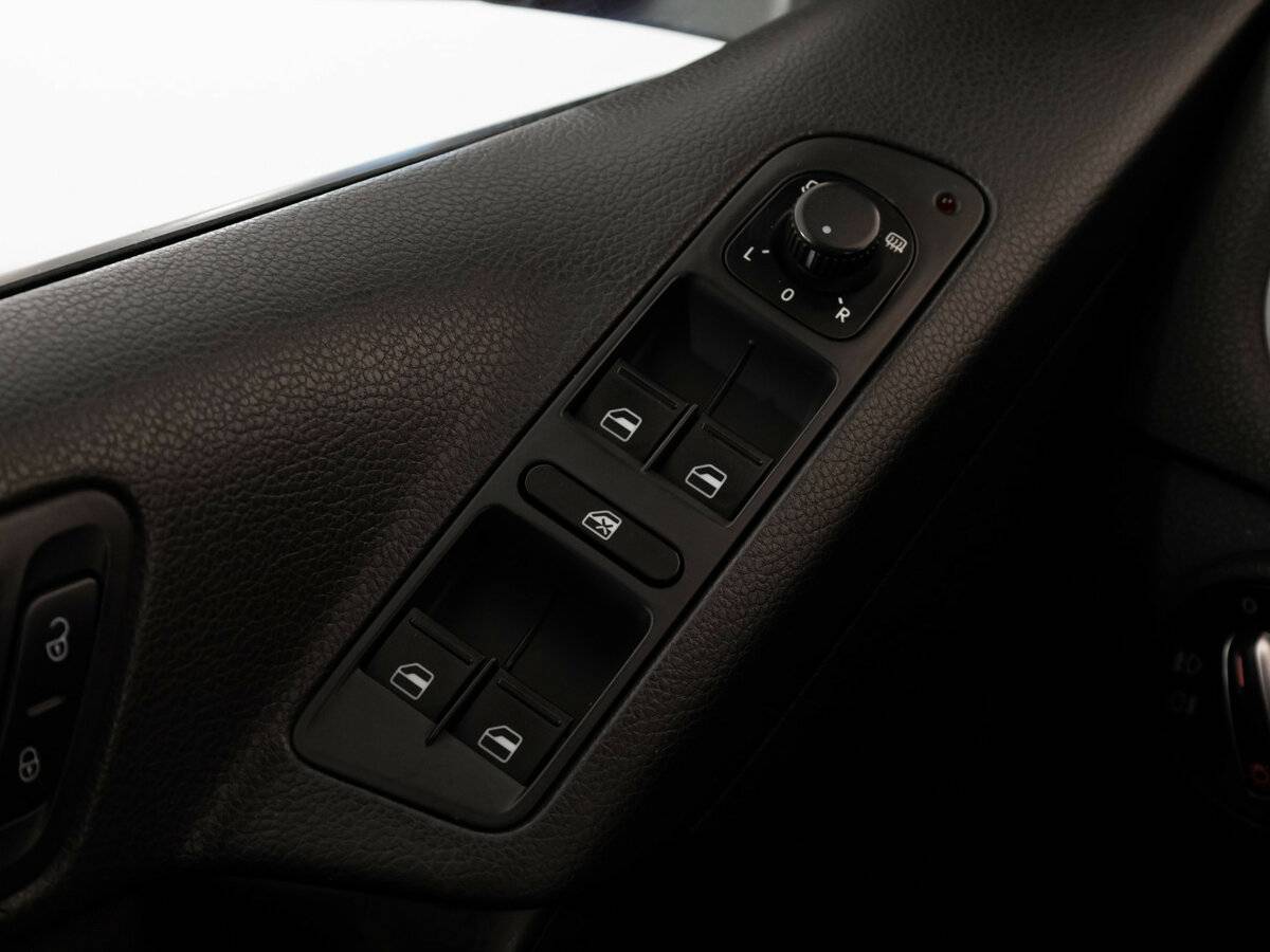 Volkswagen Tiguan б/у, 2012, Механическая. Фото: #12