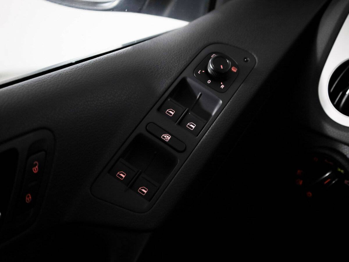 Volkswagen Tiguan б/у, 2016, Автоматическая. Фото: #24