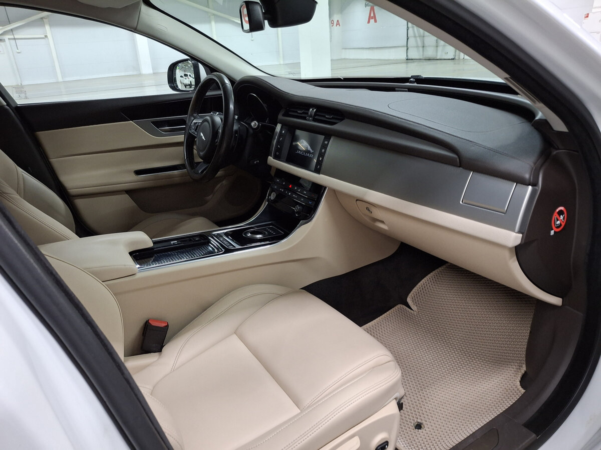 Jaguar XF б/у, 2016, Автоматическая. Фото: #10