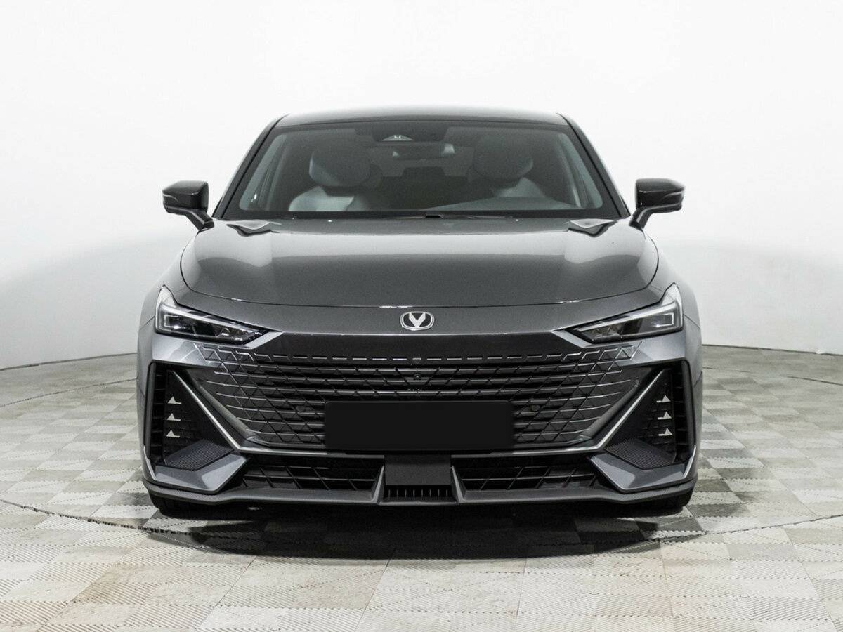 Чанган УНИ-В б/у, 2023, Роботизированная. Фото: #1