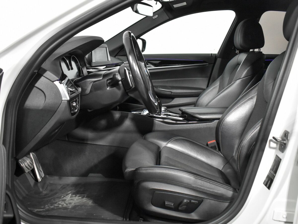 БМВ 5 серии б/у, 2017, Автоматическая. Фото: #9