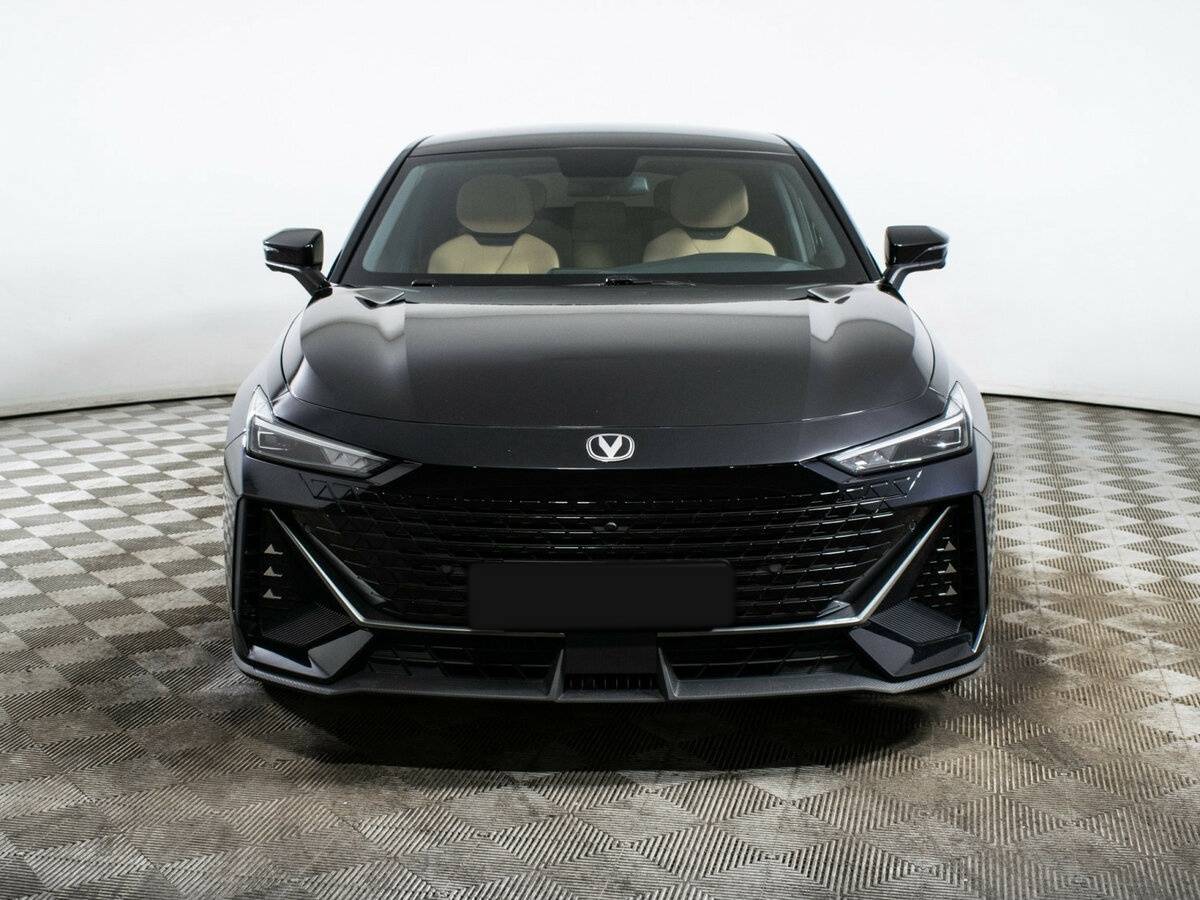 Чанган УНИ-В б/у, 2022, Роботизированная. Фото: #1