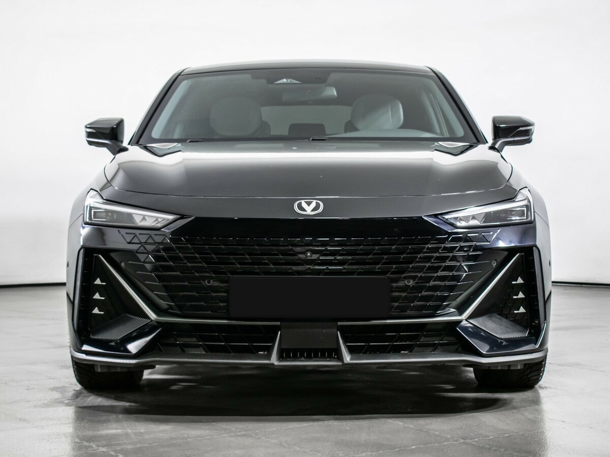 Чанган УНИ-В б/у, 2023, Роботизированная. Фото: #1