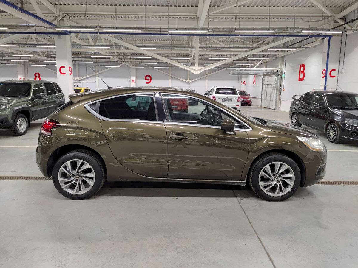 Ситроен ДС4 б/у, 2012, Механическая. Фото: #3