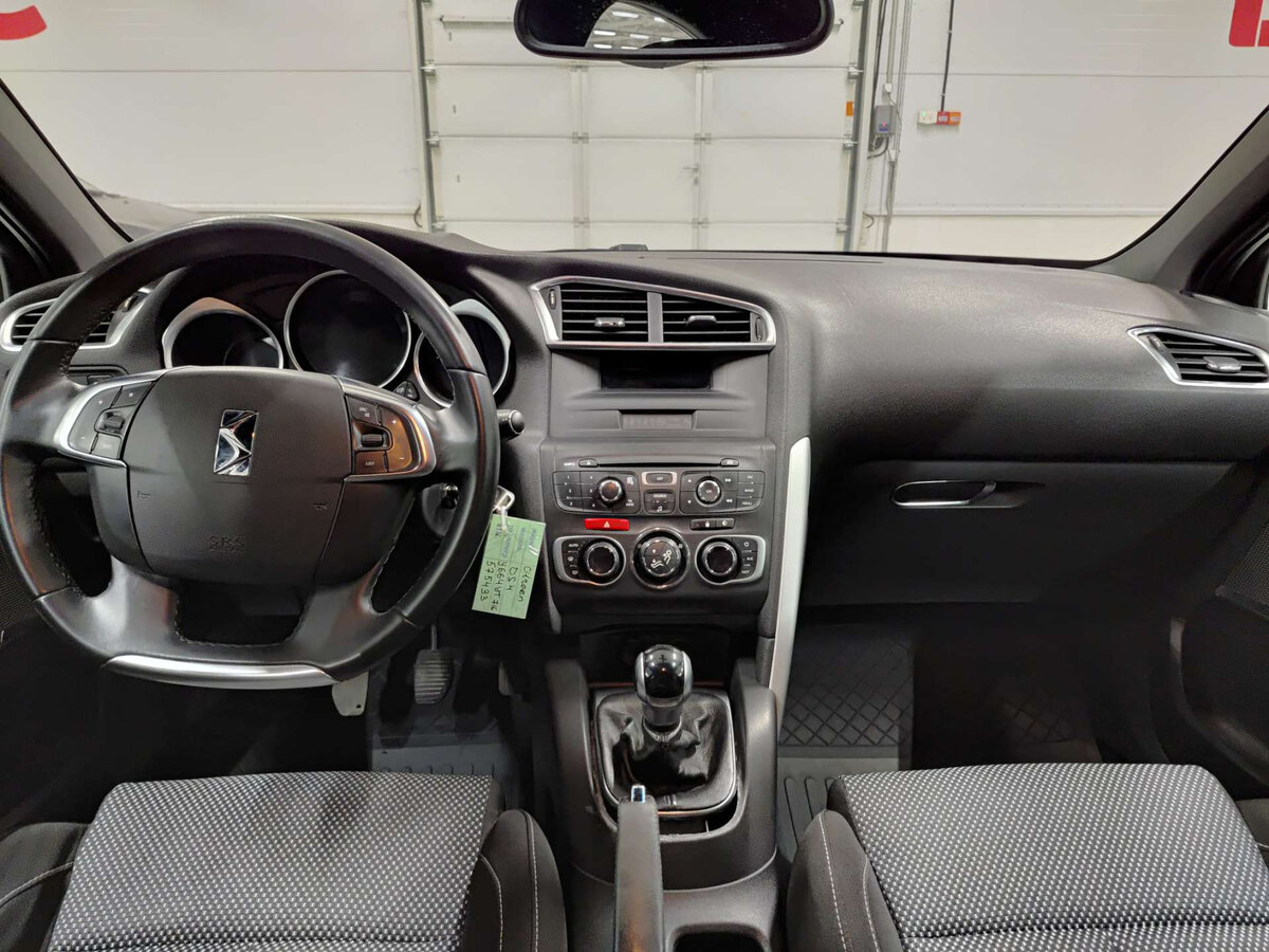 Ситроен ДС4 б/у, 2012, Механическая. Фото: #13